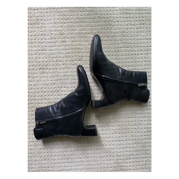 Authentic Gucci Black Leather Ankle Boots – Size 8.5 (Style 10402380) - Picture 6 of 12